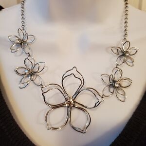 Elegant -Silver Wire -Floral Necklace